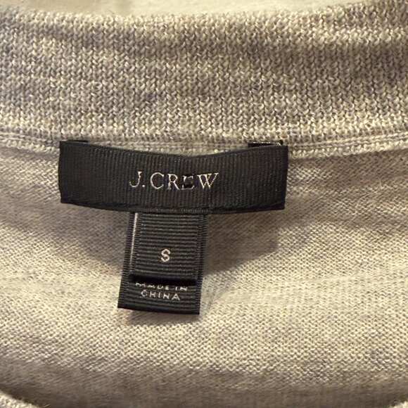 J Crew 3/4 Sleeve Grey Merino Wool Sweater w/ Kiss Lips Sz S - Picture 2 of 6
